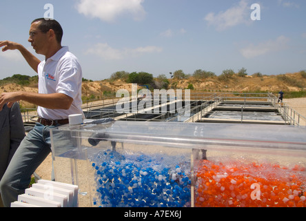 Israel Reformrealgymnasium Abwasser Kläranlage Aqwise Technologien einer Einheit präsentieren die AGAR-Verfahrensprinzip mit Werk in Nahaufnahme Stockfoto