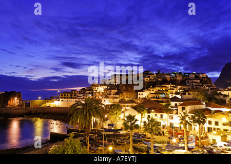 Blick über das Fischerdorf Camara de Lobos, Madeira, Portugal Stockfoto