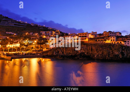 Blick über das Fischerdorf, Camara de Lobos, Madeira, Portugal Stockfoto