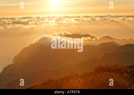 Sunrise angesehen von der Berg Achada Do Teixeira (1592m) im Hinblick auf die Peninsule Ponta de Sao Lorenco, Madeira, Portugal Stockfoto