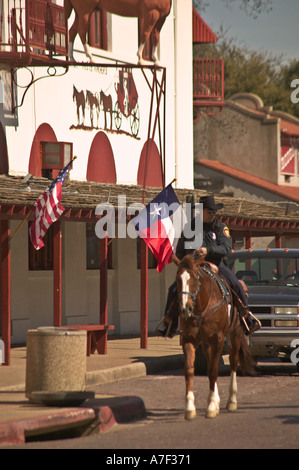 Polizist auf Pferd zurück an den Stock Yards Ft Wert Texas Stockfoto