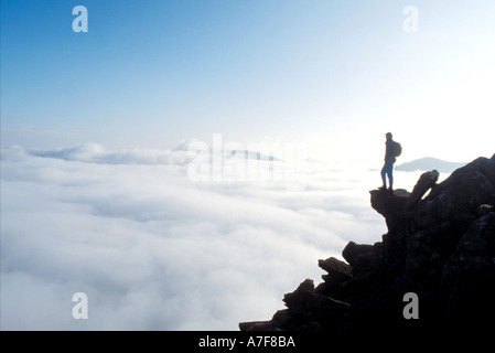 Hillwalker auf Striding Edge Lakelandpoeten Seenplatte England UK Stockfoto