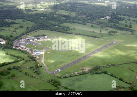 Hohen Niveau schrägen Luftbild Norden östlich von Fairoaks Flughafen in Chobham nördlich von Woking Surrey GU24 England UK Stockfoto