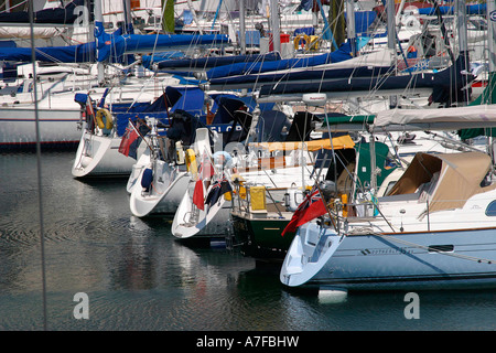 Yachten in St. Helier marina Stockfoto