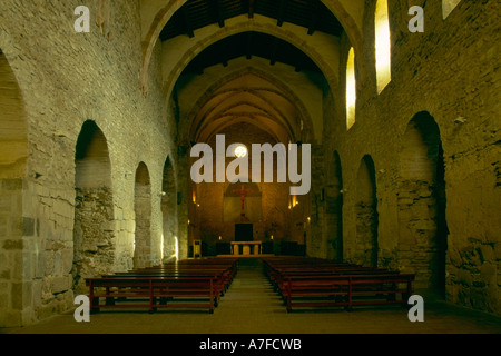 Kirche innen Abbaye de St Michel Cuxa Frankreich Stockfoto