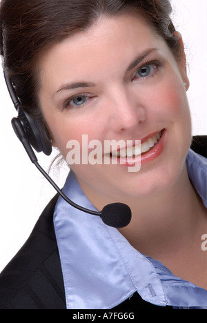 Attraktive Brünette freundlichen Service Agent tragen ein Telefon Hände kostenlose Kopfhörer Stockfoto