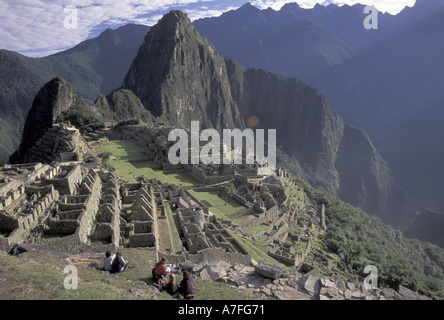 SA, Peru, Machu Picchu Sonnenaufgang über Machu Picchu Ruinen, von Wachen Haus gesehen Stockfoto