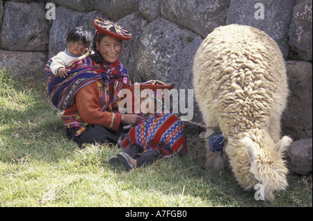 SA, Peru, Cusco, Sacsayhuaman peruanischen Familie Inti Raymi Festival, Tracht (MR) Stockfoto