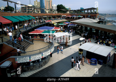 SA, Peru, Lima, Miraflores District, Ansicht von Larco Mar Einkaufszentrum Stockfoto