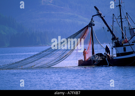 NA, USA, Alaska, Southeast Alaska, Inside Passage, Frederick Arm, kommerzielle Fischkutter am Arbeitsplatz Stockfoto