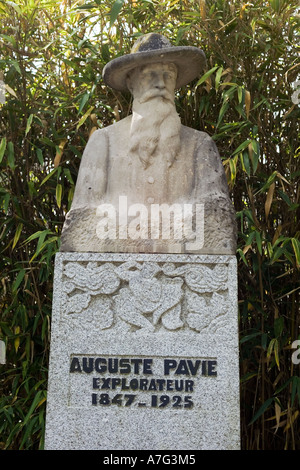 AUGUSTE PAVIE DENKMAL IM JARDIN ANGLAIS GARTEN DINAN BRETAGNE FRANKREICH Stockfoto