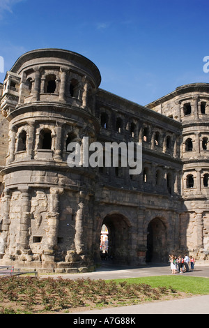 Die Porta Nigra Schwarze Pforte Northside in Trier Deutschland April 2007 Stockfoto