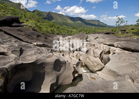 Einen weiten Blick über die Vale da Lua in Brasilien - eine Mondfinsternis mag Landschaftsschutzgebiet, wo Wasser die Formen im Gestein gebildet hat. Stockfoto