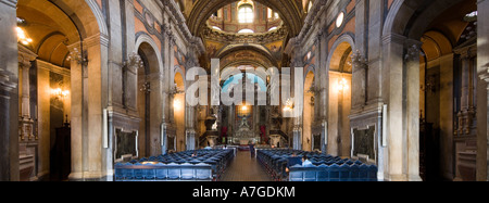 Ein 2 Bild Stich Panorama Innenansicht Candelária Kirche (Igreja da Candelária) in Rio De Janeiro. Stockfoto