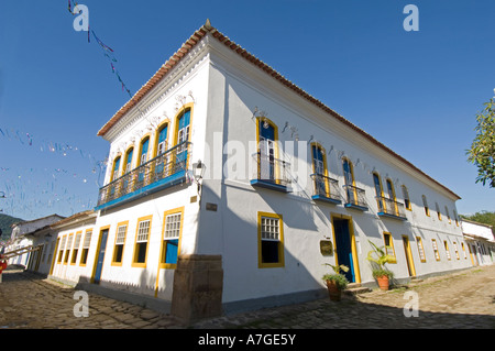 Einen Überblick über typische Architektur in der alten kolonialen Paraty an der Smaragd Küste von Brasilien. Stockfoto