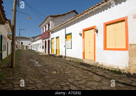 Einen Überblick über typische Architektur in der alten kolonialen Paraty an der Smaragd Küste von Brasilien. Stockfoto