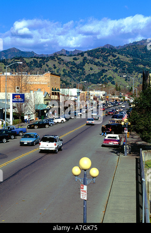 USA, California, Calistoga, Napa Valley Highway 29 läuft durch das Zentrum der historischen Calistoga Stockfoto