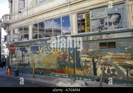 USA, Kalifornien, San Francisco. Wandbild an der Columbus Avenue in City Lights Buchhandlung, das Zentrum der Beat Kulturbewegung. Stockfoto