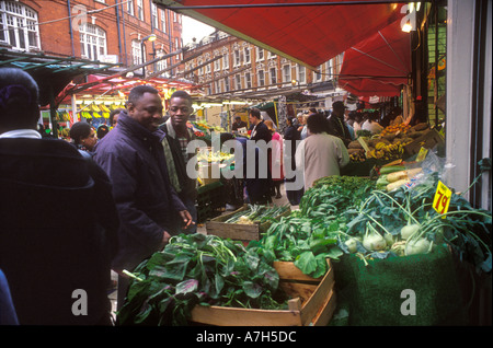 Brixton Markt Elektro Lane South London hat eine breite Palette von karibischen ethnische und ungewöhnliche Obst und Gemüse. Stockfoto