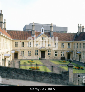 Außenansicht des Old Peoples Home Foster's Almshäuser in der Colston Street in Bristol England Großbritannien KATHY DEWITT Stockfoto