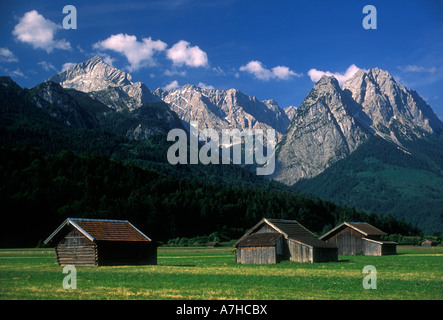 Wettersteingebirge, Bayerische Alpen, Blick von Garmisch-Partenkirchen, Garmisch-Partenkirchen, Bayern, Deutschland, Europa Stockfoto