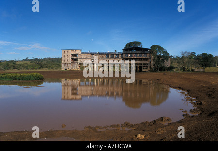 Treetops Hotel an einer Wasserstelle, Aberdare Nationalpark, Kenia Stockfoto