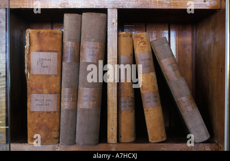 Alte Bücher, Treetops Hotel Aberdare National Park, Kenia Sichtung Stockfoto