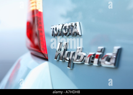 Hintere Abzeichen auf einem Toyota Prius Hybrid-Auto. Stockfoto