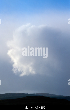 Cumulonimbus Wolke mit Hagel über die Isle of Mull, Blick vom Morvern, Schottland. Stockfoto