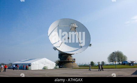 Chilbolton Wetter Observatorium verwendet um extreme Weater Muster ist es das größte Lenkung Wetterradar in Großbritannien zu verfolgen Stockfoto