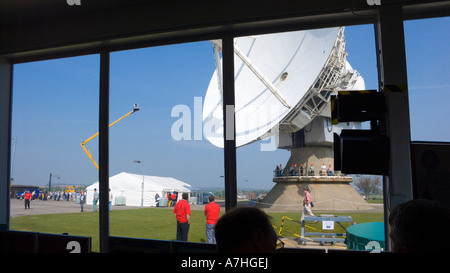 Chilbolton Wetter Observatorium verwendet um extreme Weater Muster ist es das größte Lenkung Wetterradar in Großbritannien zu verfolgen Stockfoto