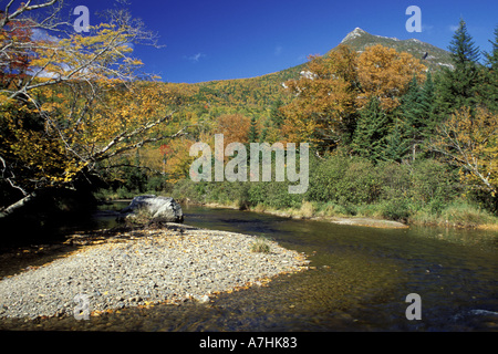 Nordamerika, USA, ME, fallen. Nesowadnehunk Strom und Doubletop Berg. Stockfoto