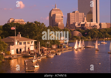 USA, Massachusettes, Boston: Back Bay View & Charles River & Gemeinschaft Bootfahren Bootshaus Stockfoto