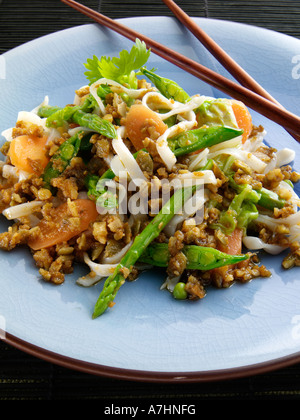 Nudeln mit Spargel, Möhren und Erbsen redaktionelle Essen Stockfoto