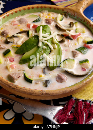 Mexikanische Schweinefleisch Suppe redaktionelle Essen Stockfoto