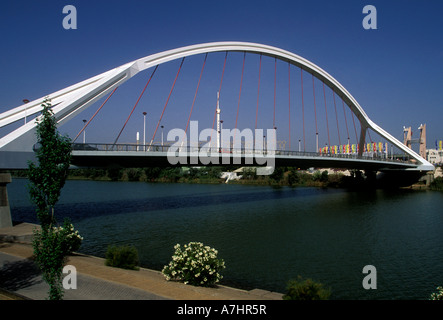 Puente De La Barqueta, Barqueta-Brücke, Puente Mapfre, Hängebrücke, Fluss Guadalquivir, Sevilla, Provinz Sevilla, Spanien, Europa Stockfoto