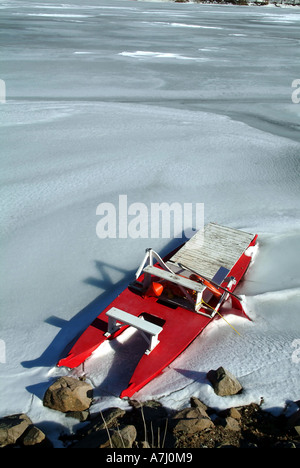 Twin-geschältes Vergnügungsdampfer Eis-gebundenen auf Paduli See in Italien Stockfoto