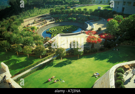Menschen entspannen auf dem Gelände das Getty Museum in Los Angeles Stockfoto