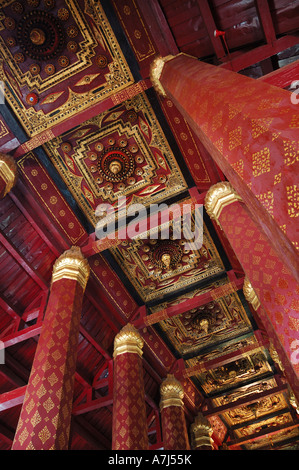 Geschnitzte Decke der Haupthalle Bot 1546 erbaute Wat Na Phra Meru Ayuthaya Thailand Stockfoto