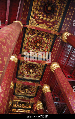 Geschnitzte Decke der Haupthalle Bot 1546 erbaute Wat Na Phra Meru Ayuthaya Thailand Stockfoto