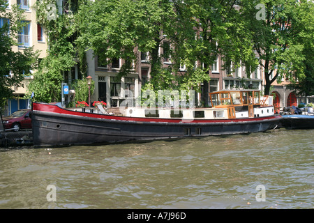 Hausboot auf dem Kanal in Amsterdam Niederlande Stockfoto