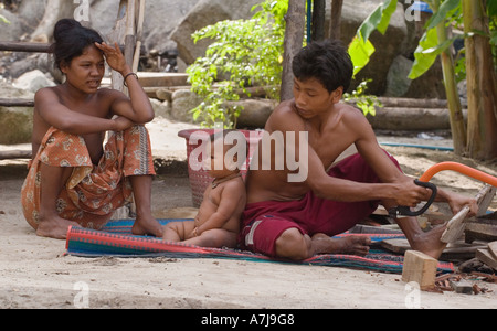 Moken Meer Zigeunerfamilie auf Ko Surin Thai Insel in Mu Ko Surin National Park NORTH ANDAMAN SEA-THAILAND Stockfoto