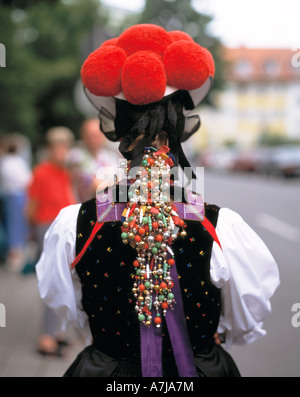 D-Gutach (Schwarzwaldbahn), Gutach, Gutach Tal, Schwarzwald, Baden-Württemberg, Mädchen in Bollenhut-Tracht, Kleidung, Kleidung, Hut, Kopfbedeckung Stockfoto