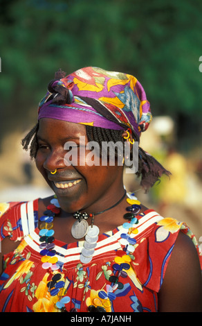 Peul-Mädchen mit charakteristischen Mund Nase und Tattoo Ring, Djenné, Mali Stockfoto