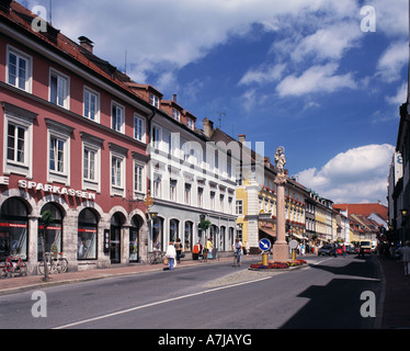 Barocke Haeuser Und Mariensaeule Auf der Marktstrasse in Murnau, Staffelsee, Alpenvorland, Oberbayern Stockfoto