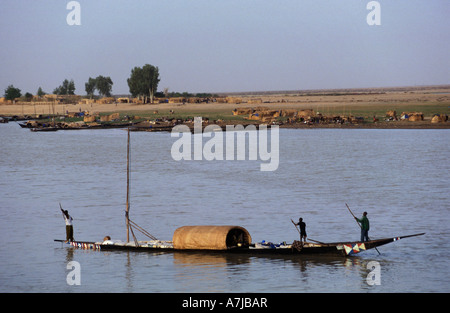 Einbaum auf dem Niger, Mopti, Mali Stockfoto