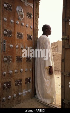 Marokkanische Tür Djingareiber Moschee wurde im Jahre 1325 erbaut und ist ein UNESCO-Welterbe, Timbuktu, Mali Stockfoto