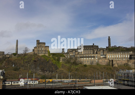 Historische Gebäude, einschließlich St Andrews und Gouverneure Haus auf Calton Hügel oberhalb von Waverley Bahnhof Stockfoto