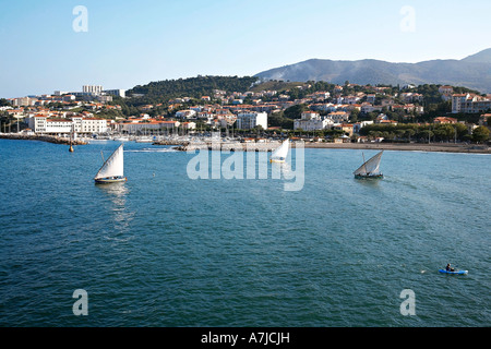 Katalanische Boot Segeln in Banyuls Bucht, Pyrenäen Orientales, Frankreich. Stockfoto