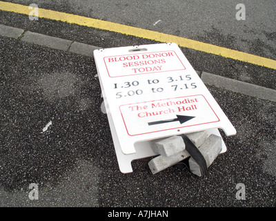 Blut Spender Sitzung Zeichen liegen in der Straße Cornwall UK Stockfoto